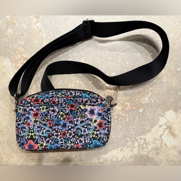 Sakroots Handbags - Sakroots, Lodi Smartphone Crossbody,‎ Pink Mojave Desert, NWOT